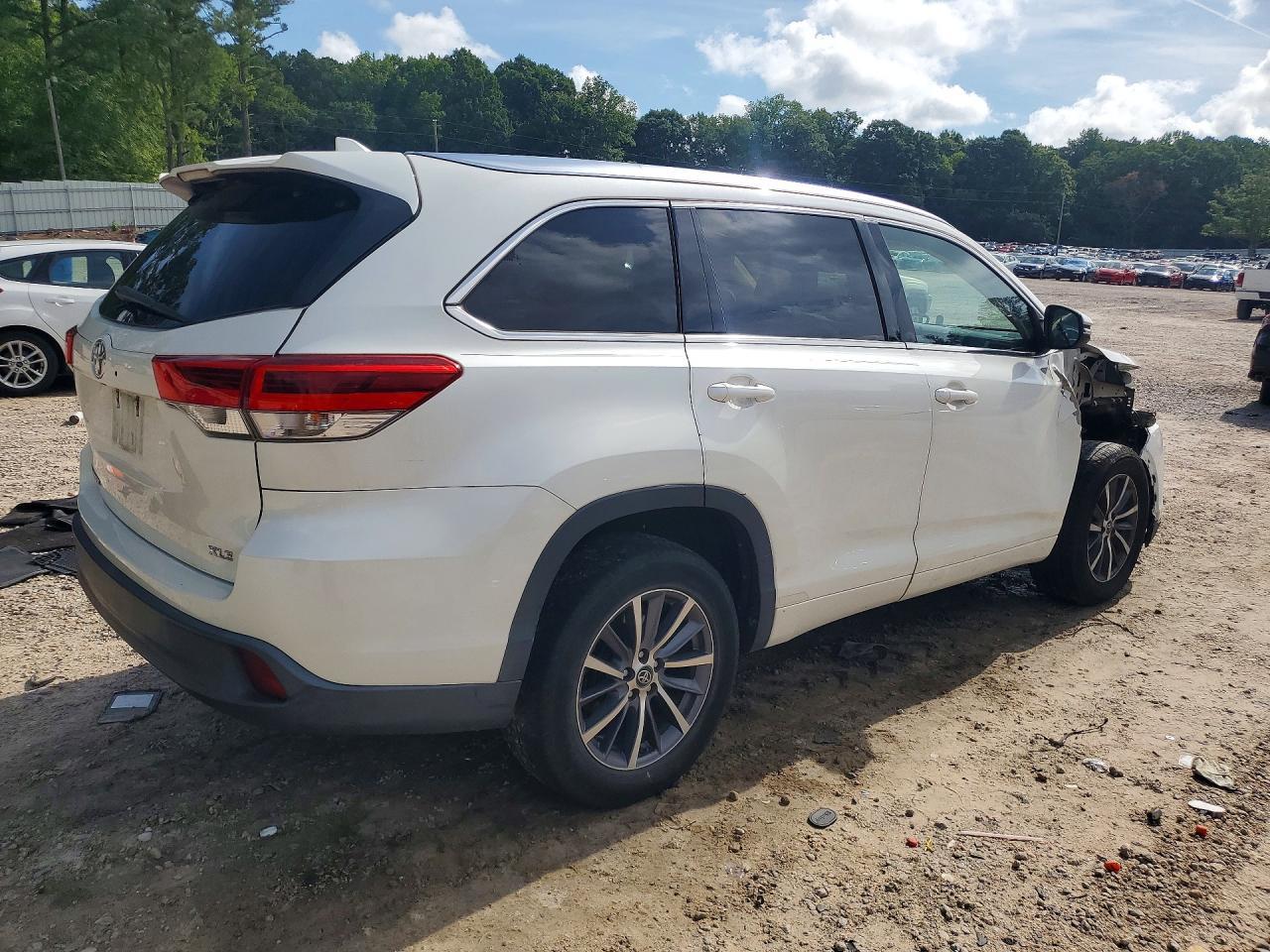 2017 Toyota Highlander Xle - Image 3