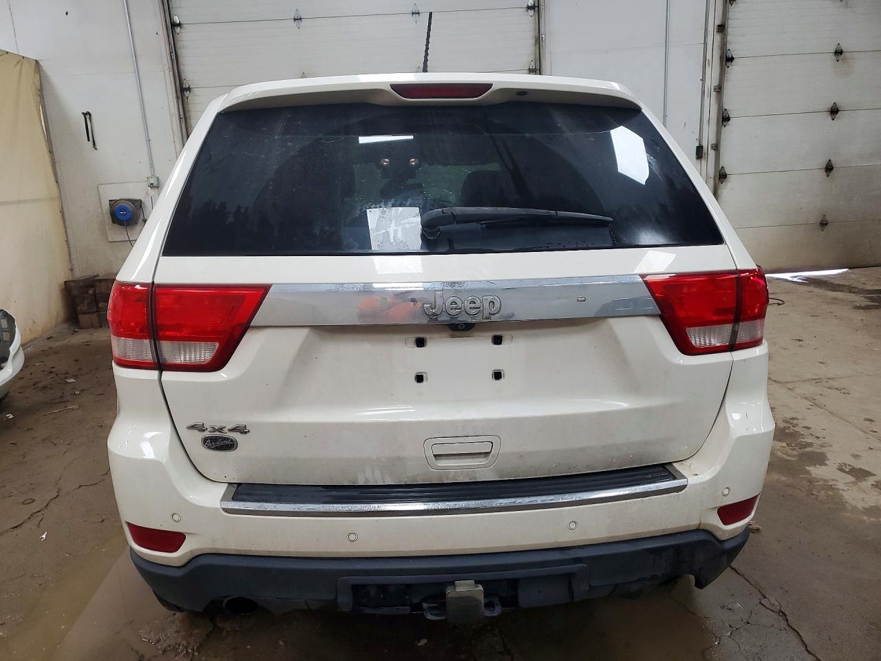 2012 Jeep Grand Cherokee Overland - Image 6