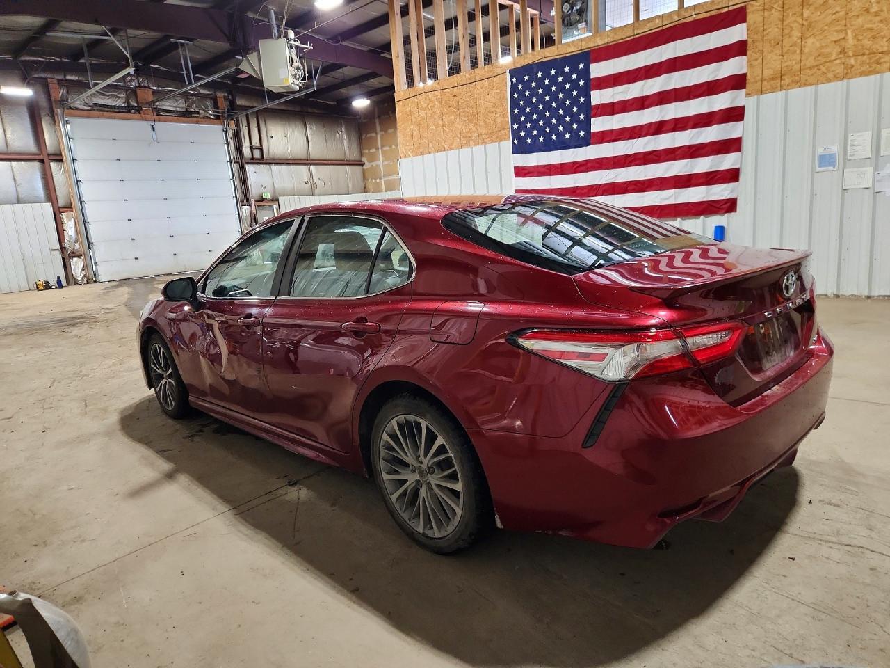 2018 Toyota Camry - Фото 2