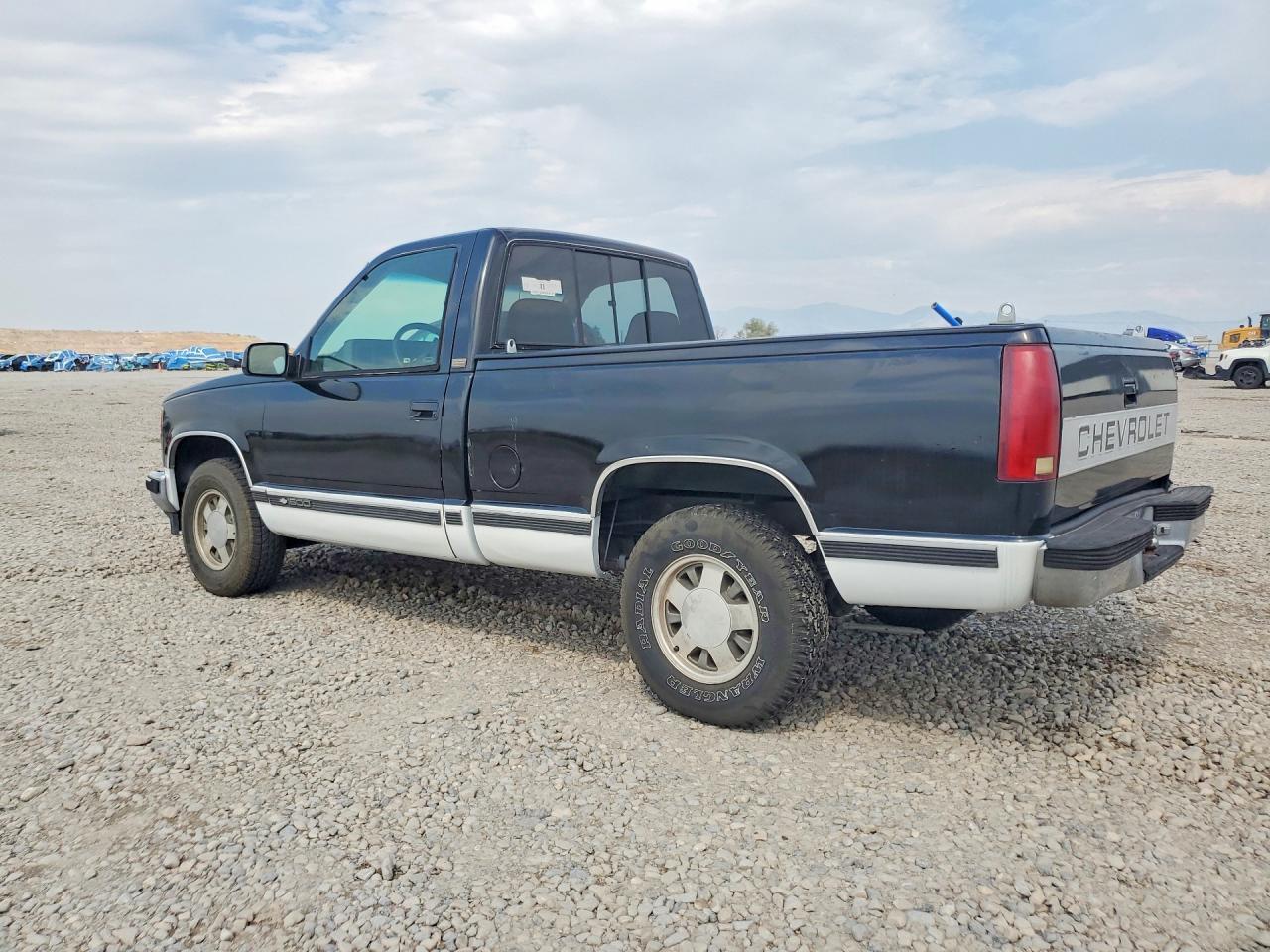 1992 Chevrolet Gmt-400 C1500 - Image 2