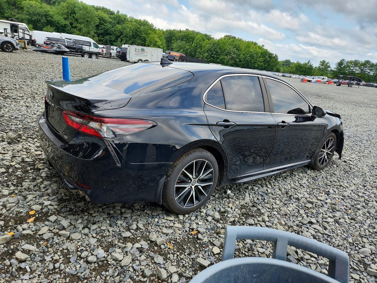 2021 Toyota Camry Se - Фото 3