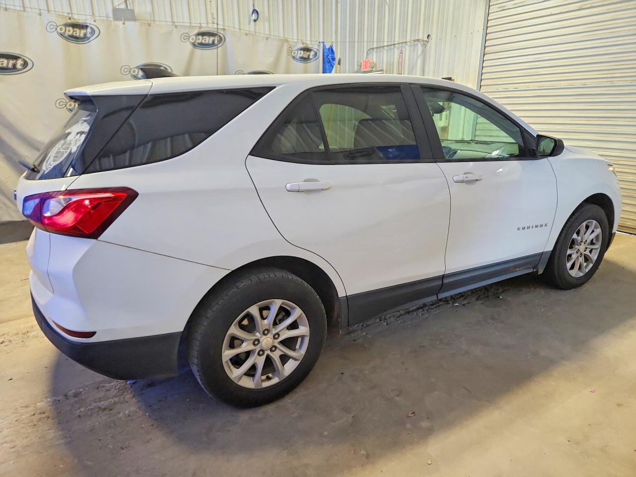 2020 Chevrolet Equinox Ls - Image 3