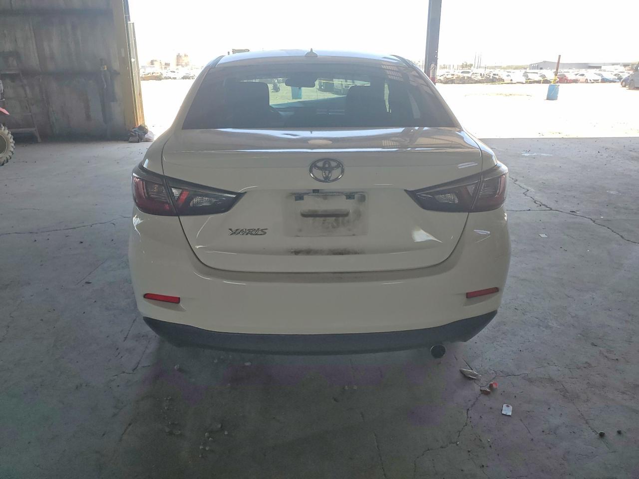 2020 Toyota Yaris Le - Фото 6