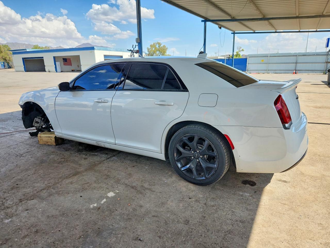 2022 Chrysler 300 Touring - Фото 2
