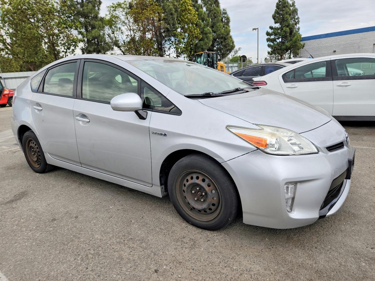 2015 Toyota Prius Two - Image 4