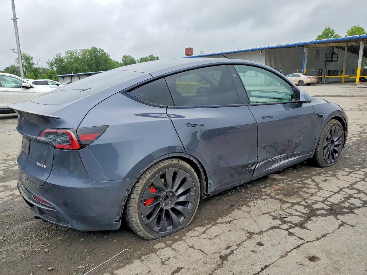 2023 Tesla Model Y - Фото 3