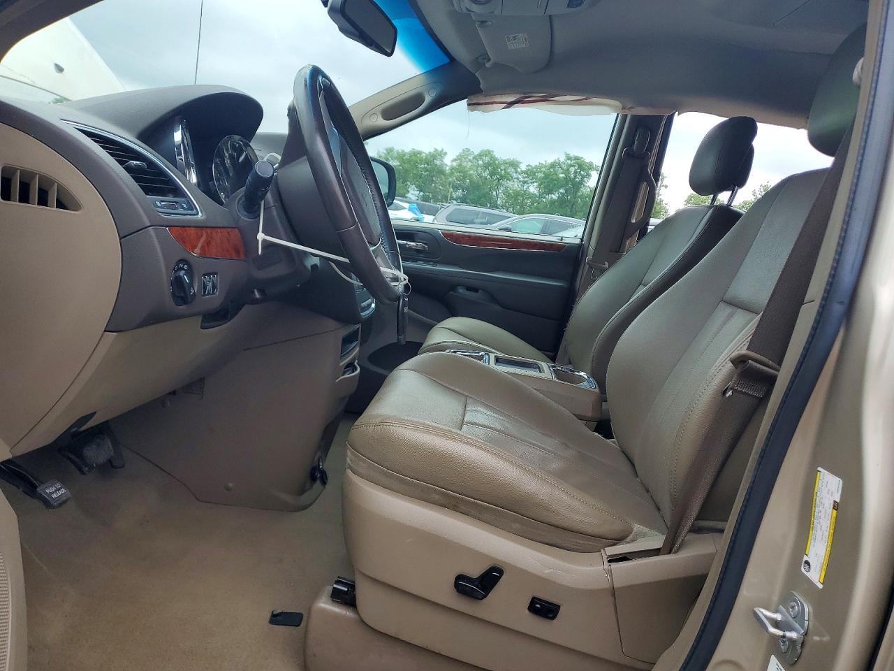 2014 Chrysler Town & Country Touring - Фото 7