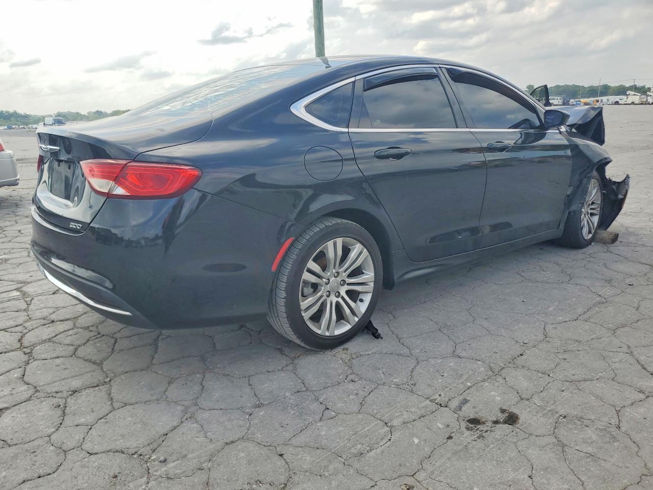 2015 Chrysler 200 Limited - Image 3