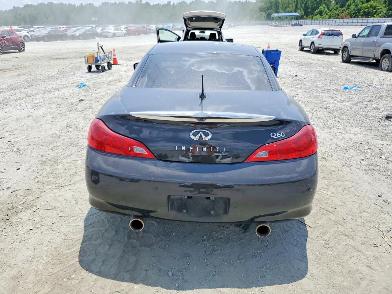 2015 Infiniti Q60 Convertible Base - Фото 6