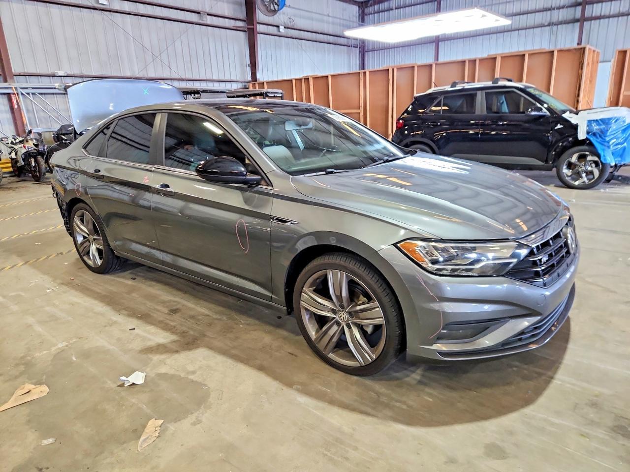 2019 Volkswagen Jetta S/Se/R-Line - Image 4