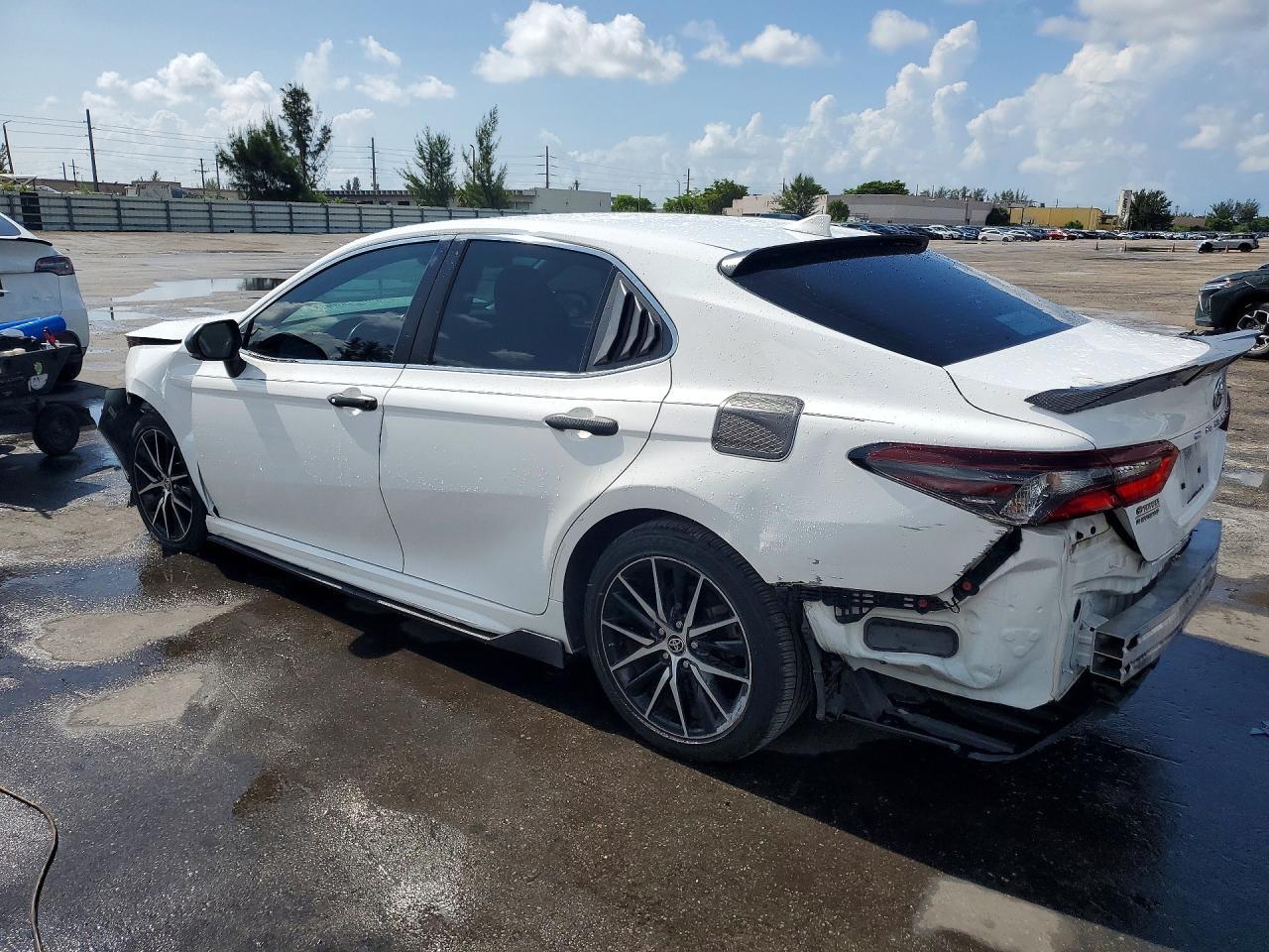 2023 Toyota Camry Se - Фото 2