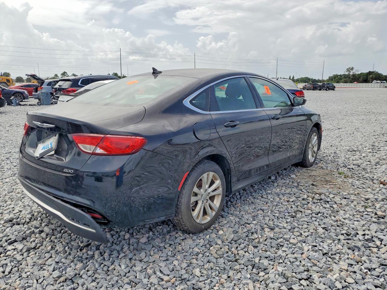 2015 Chrysler 200 Limited - Фото 3