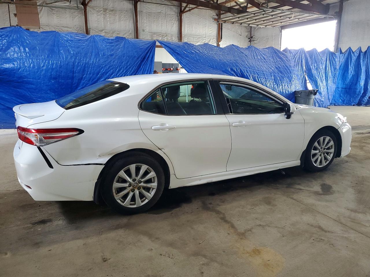 2020 Toyota Camry Se - Фото 3