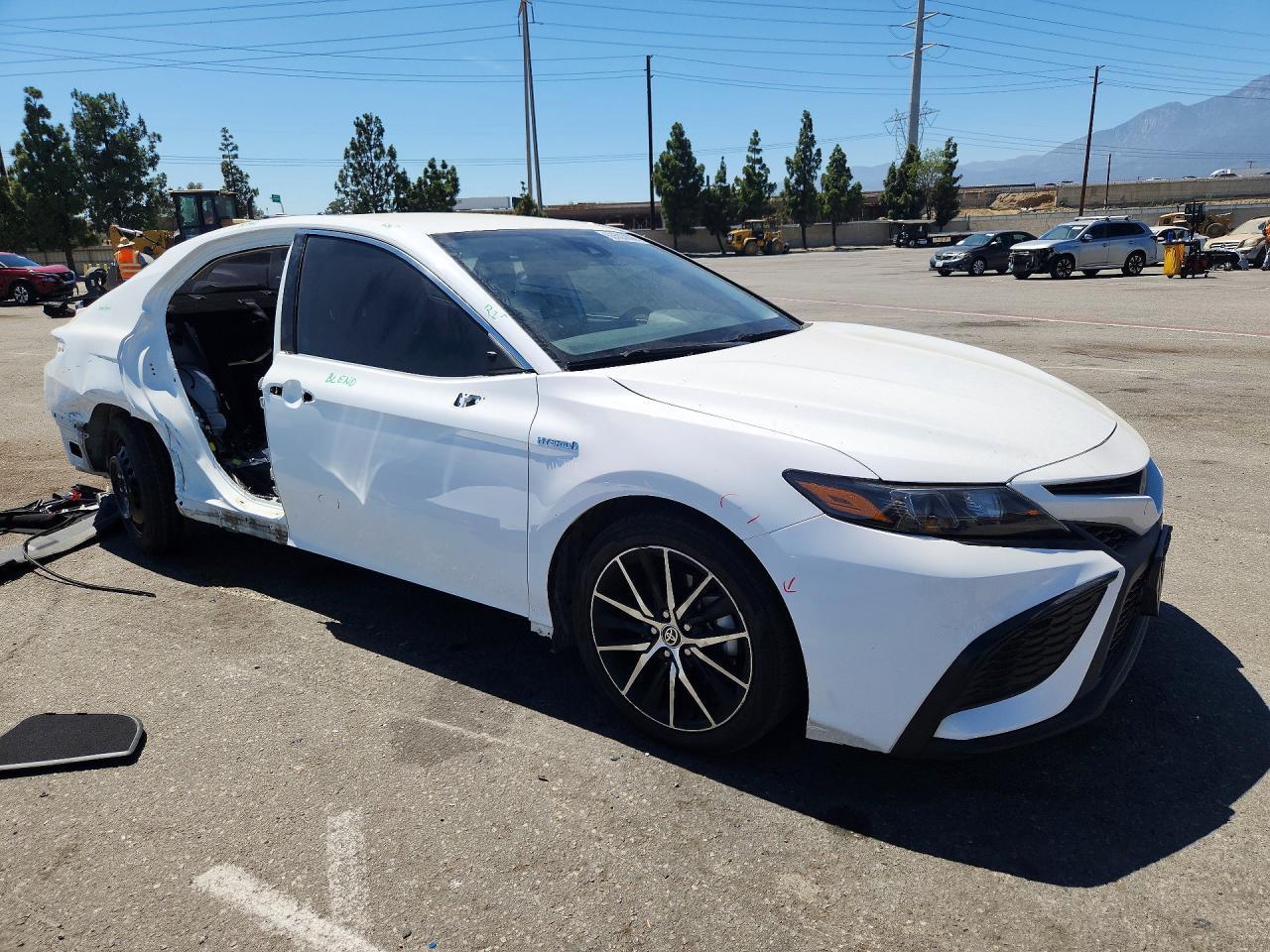 2021 Toyota Camry Se - Image 4