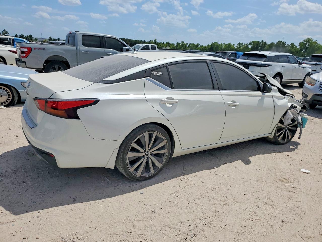 2020 Nissan Altima Sr - Фото 3
