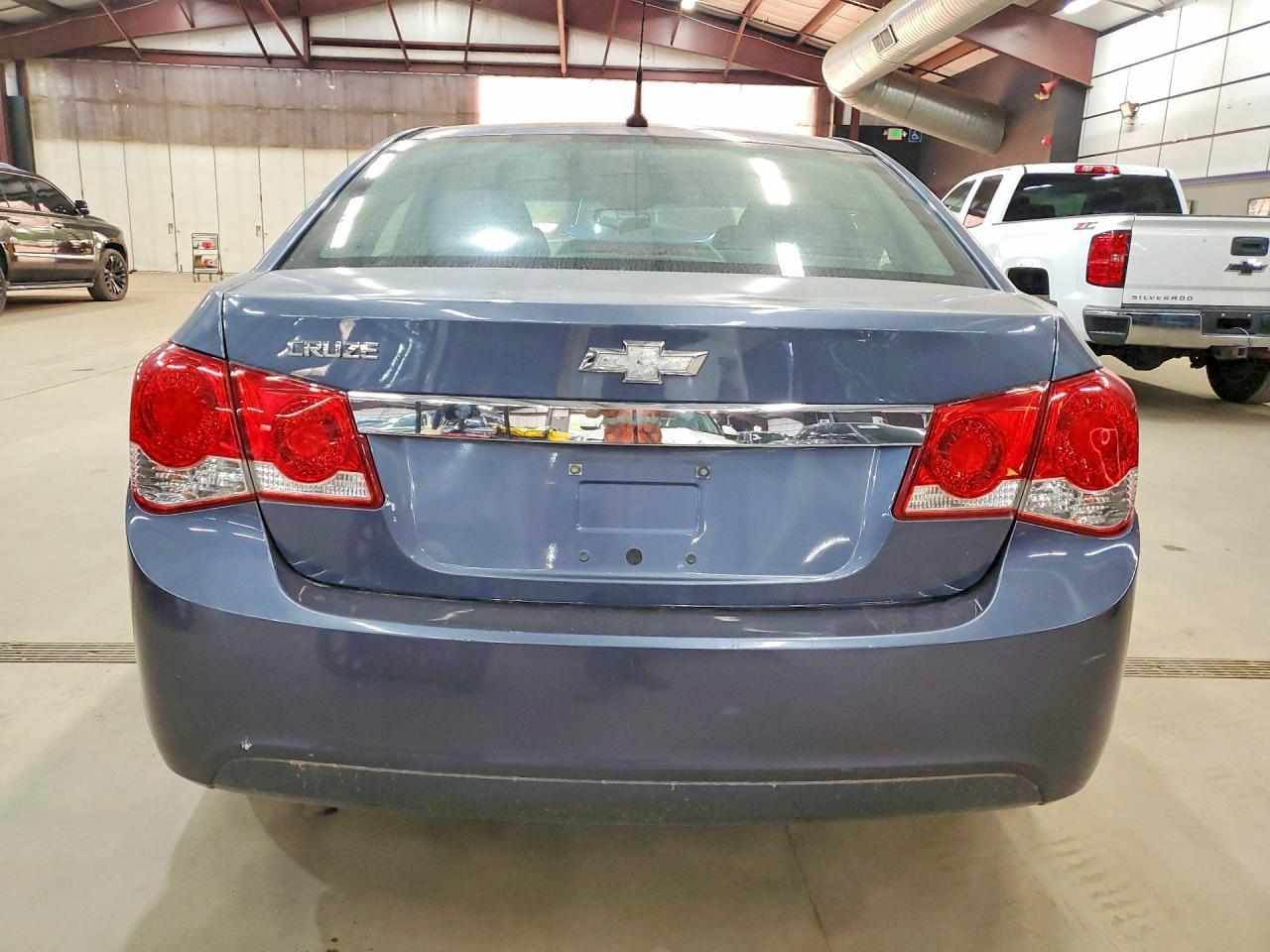 2013 Chevrolet Cruze Ls - Image 6