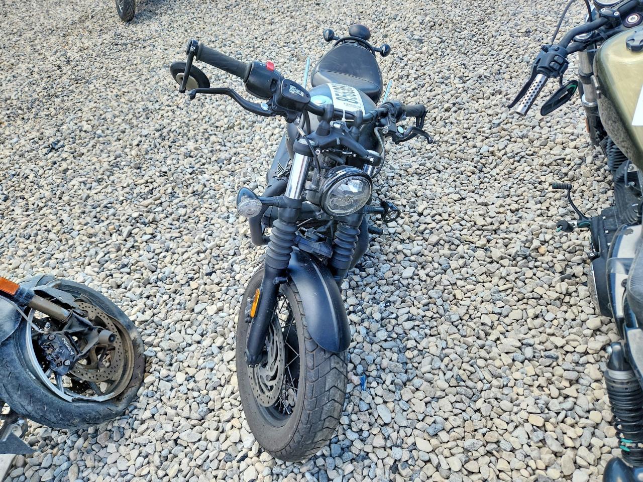 2019 Triumph Motorcycle Bonneville Bobber Black - Фото 2