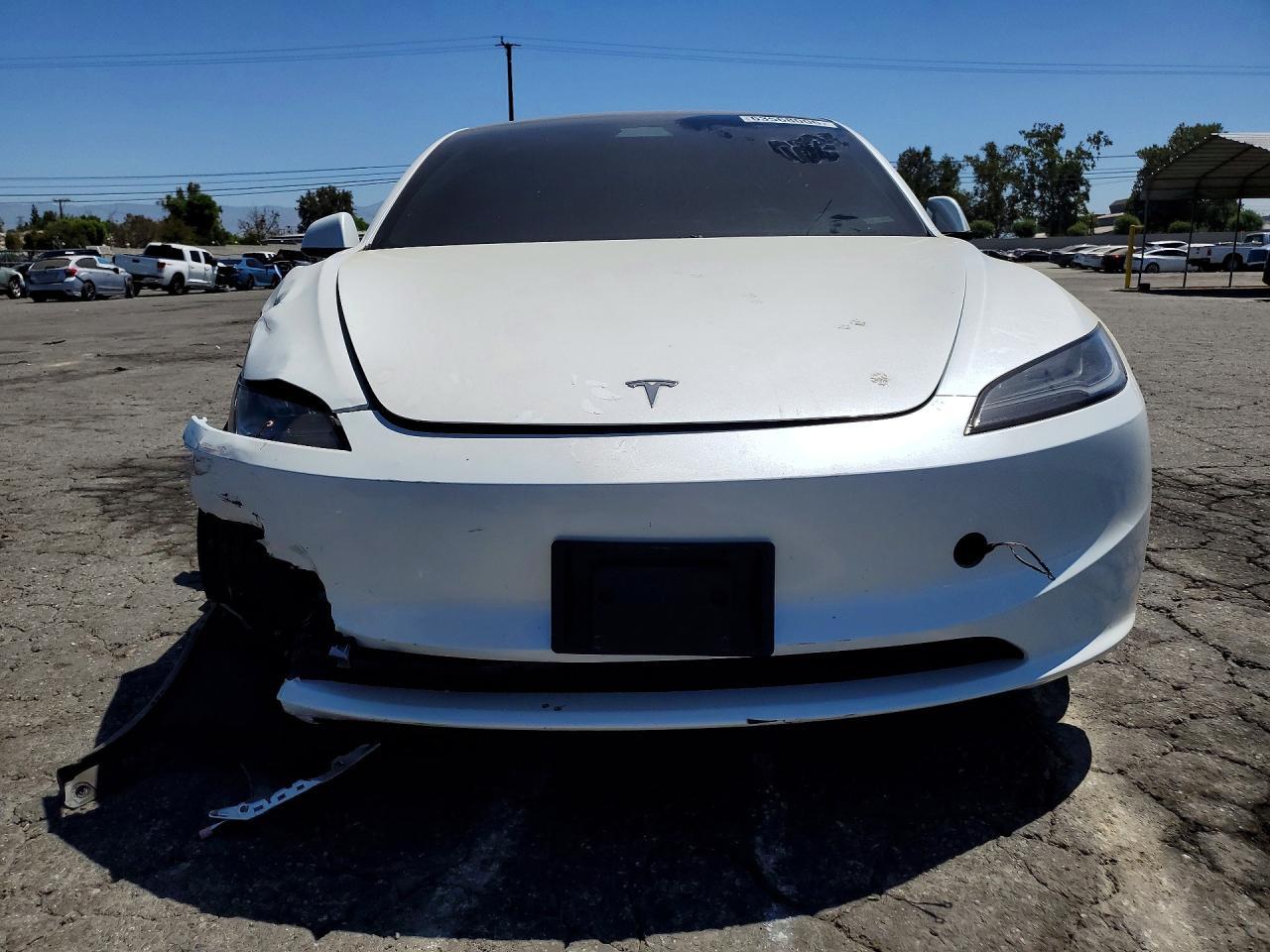 2025 Tesla Model 3 - Image 5