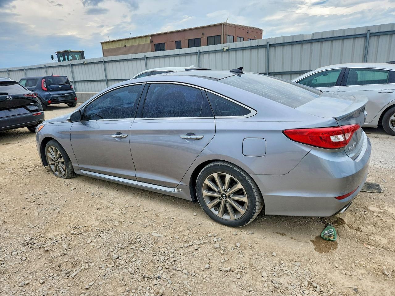 2016 Hyundai Sonata Limited - Image 2