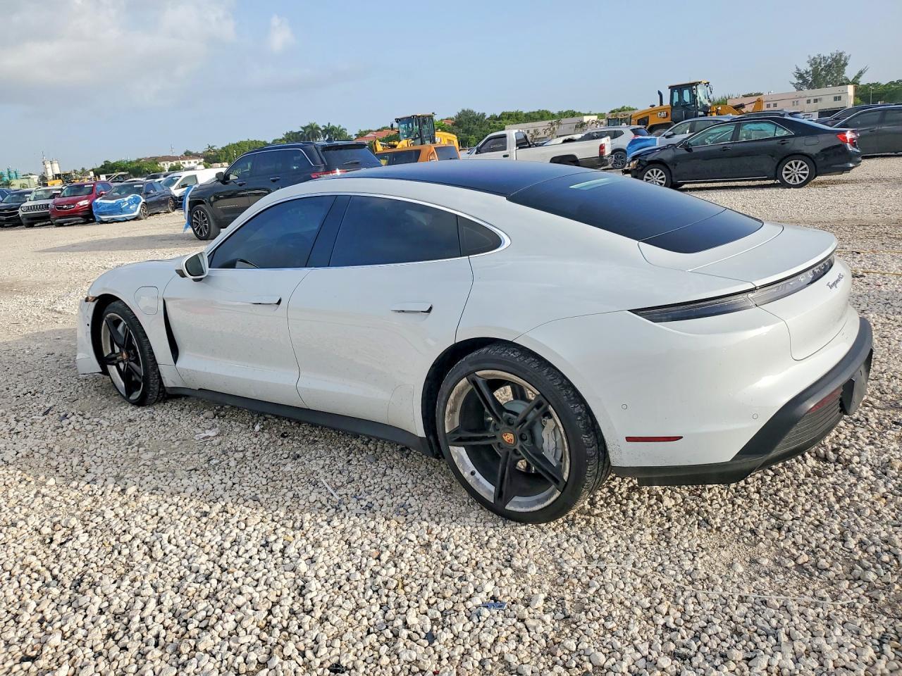 2020 Porsche Taycan 4S - Фото 2
