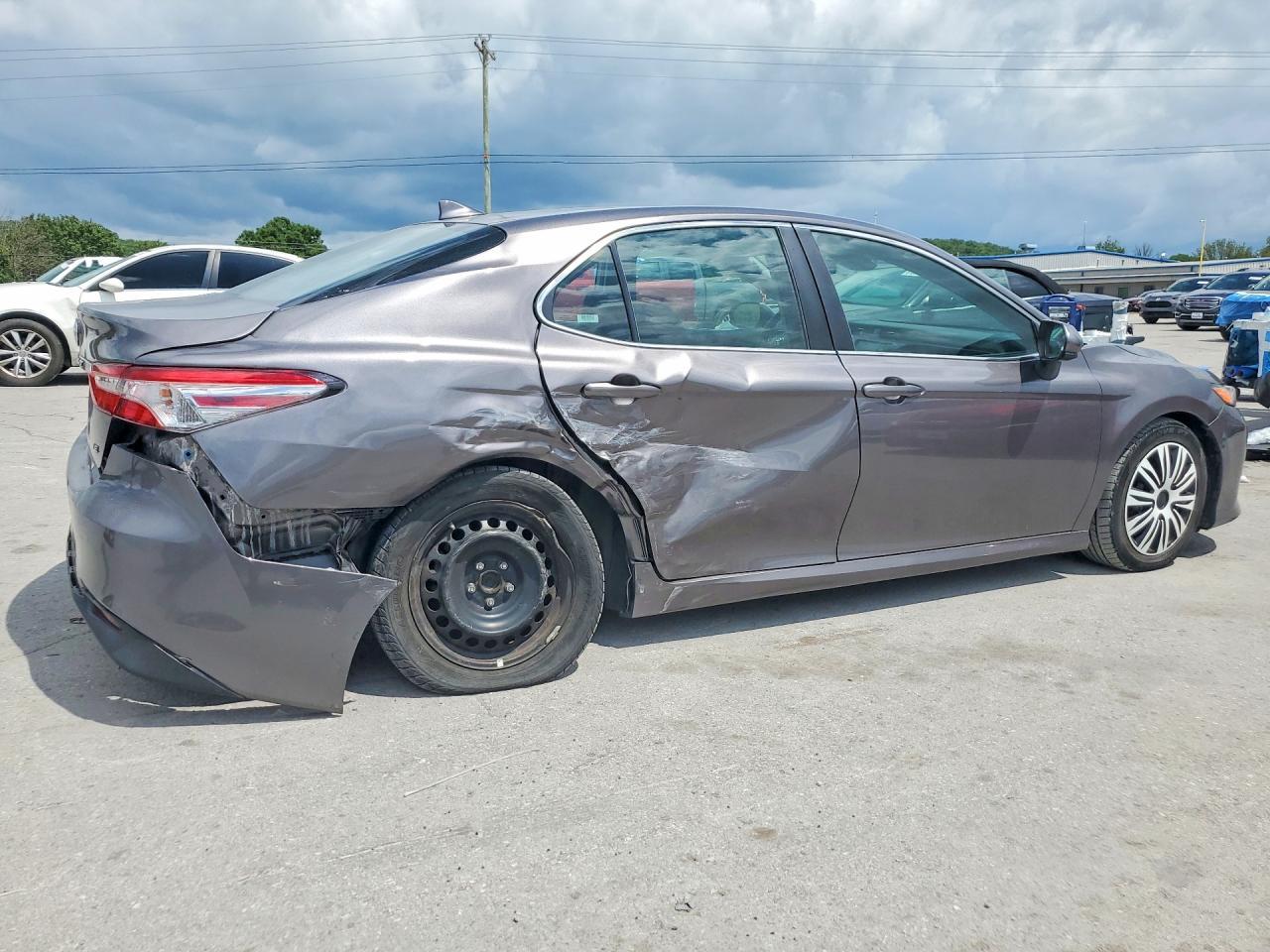 2019 Toyota Camry Le - Фото 3