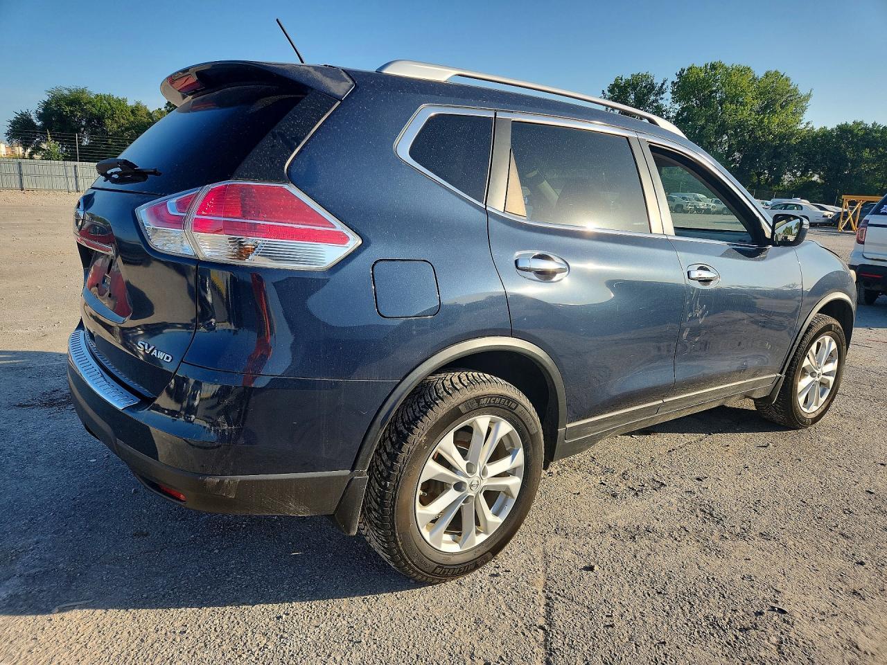 2016 Nissan Rogue Sv - Image 3