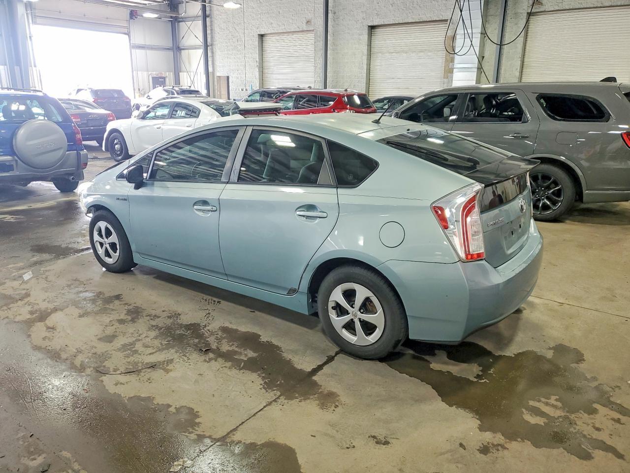 2015 Toyota Prius Two - Фото 2