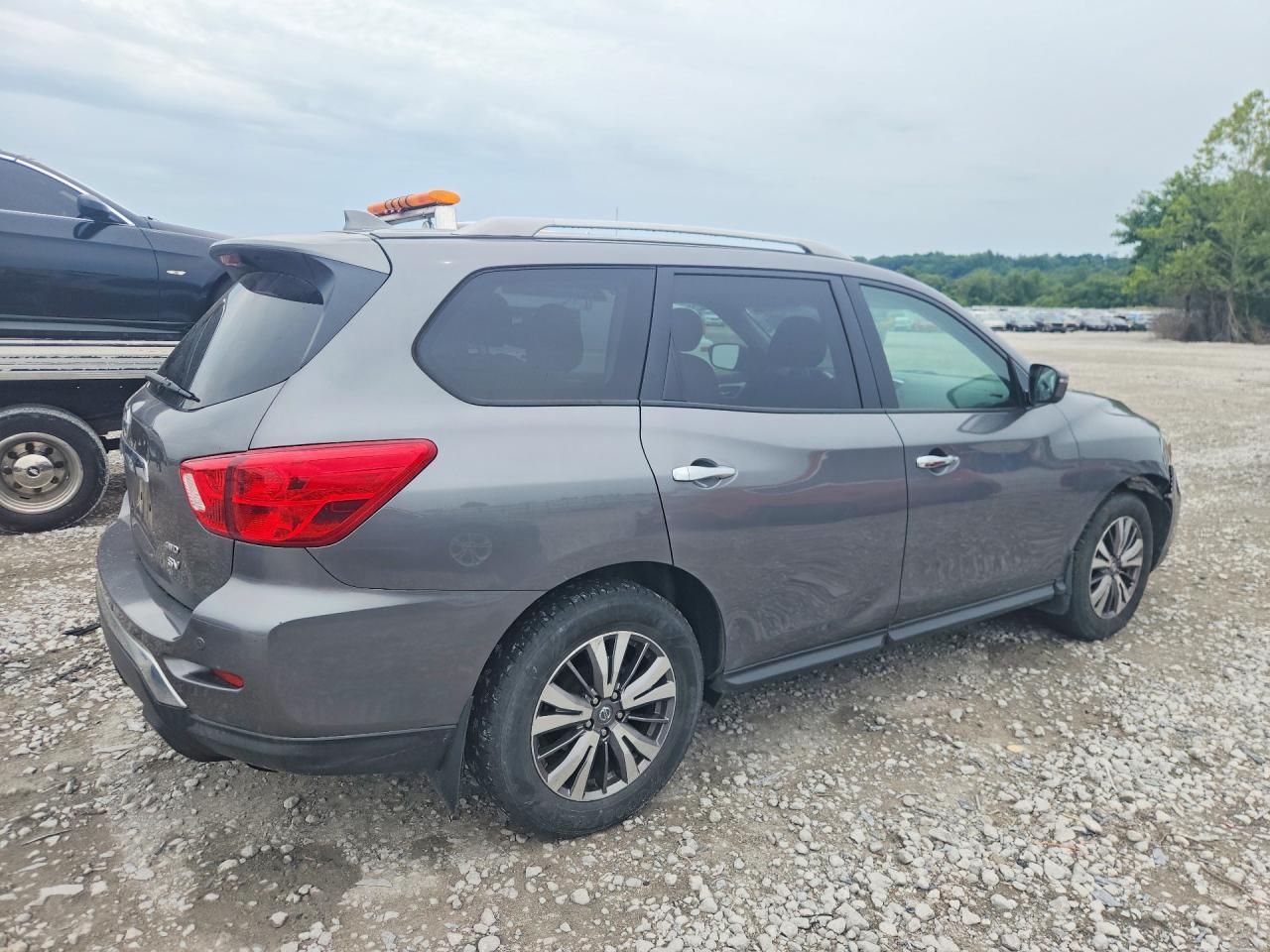 2019 Nissan Pathfinder Sv - Image 3