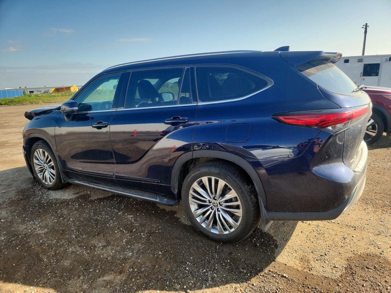 2022 Toyota Highlander Platinum - Фото 2