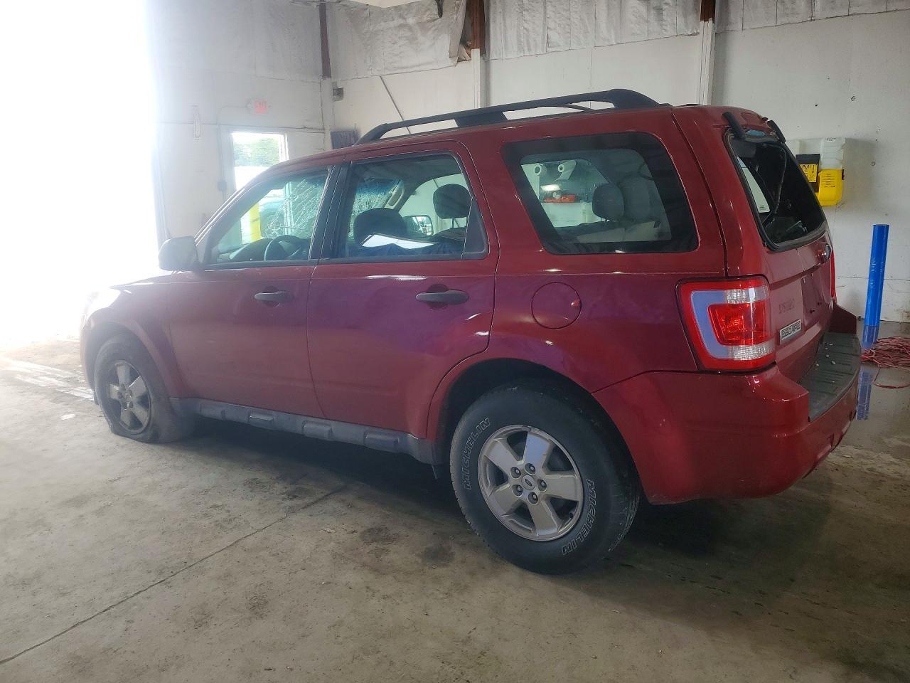 2010 Ford Escape Xls - Image 2