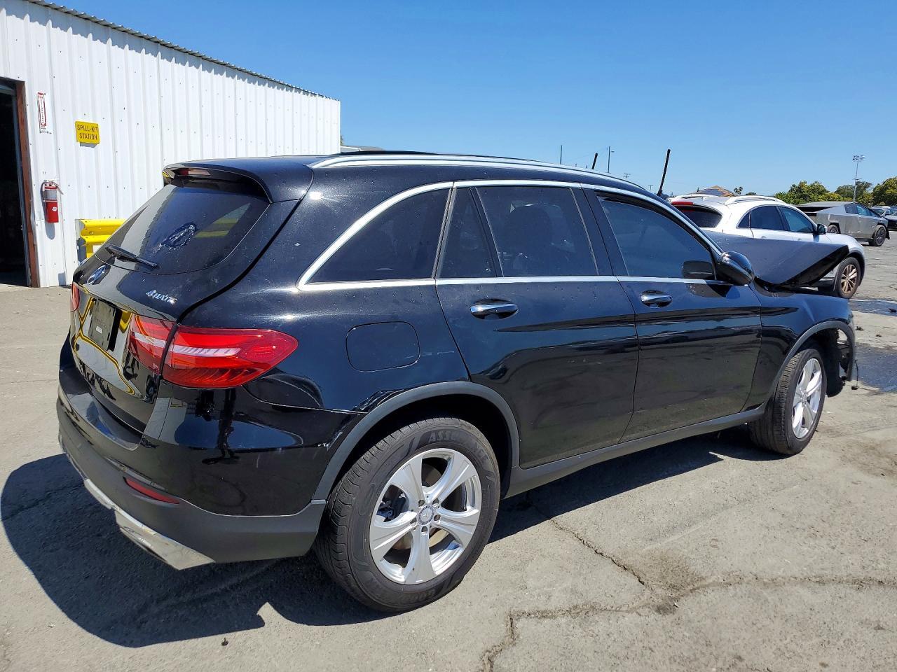 2016 Mercedes-Benz Glc - Фото 3