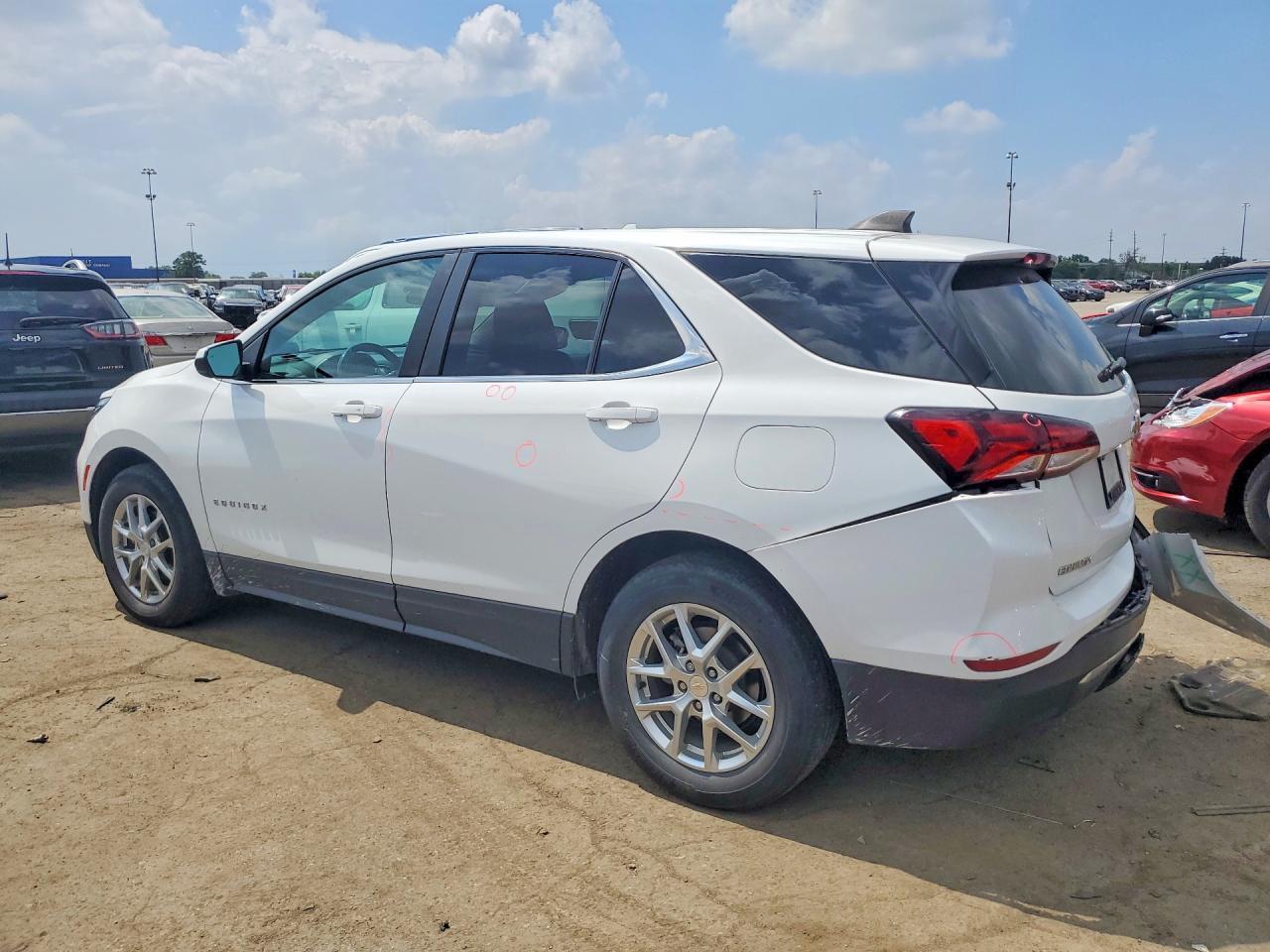 2022 Chevrolet Equinox Lt - Image 2