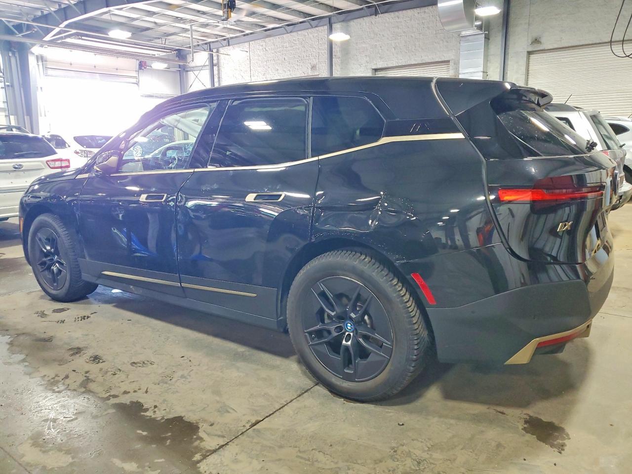 2025 BMW Ix xDrive50 - Фото 2