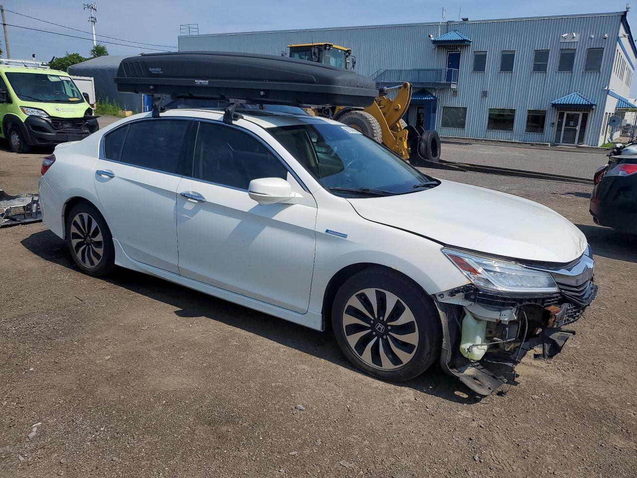 2017 Honda Accord Touring Hybrid - Image 4