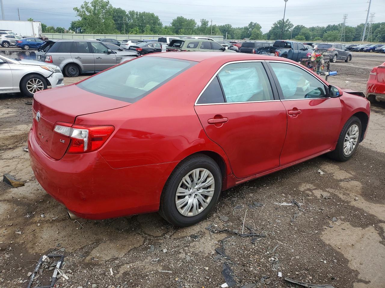 2014 Toyota Camry Le - Фото 3