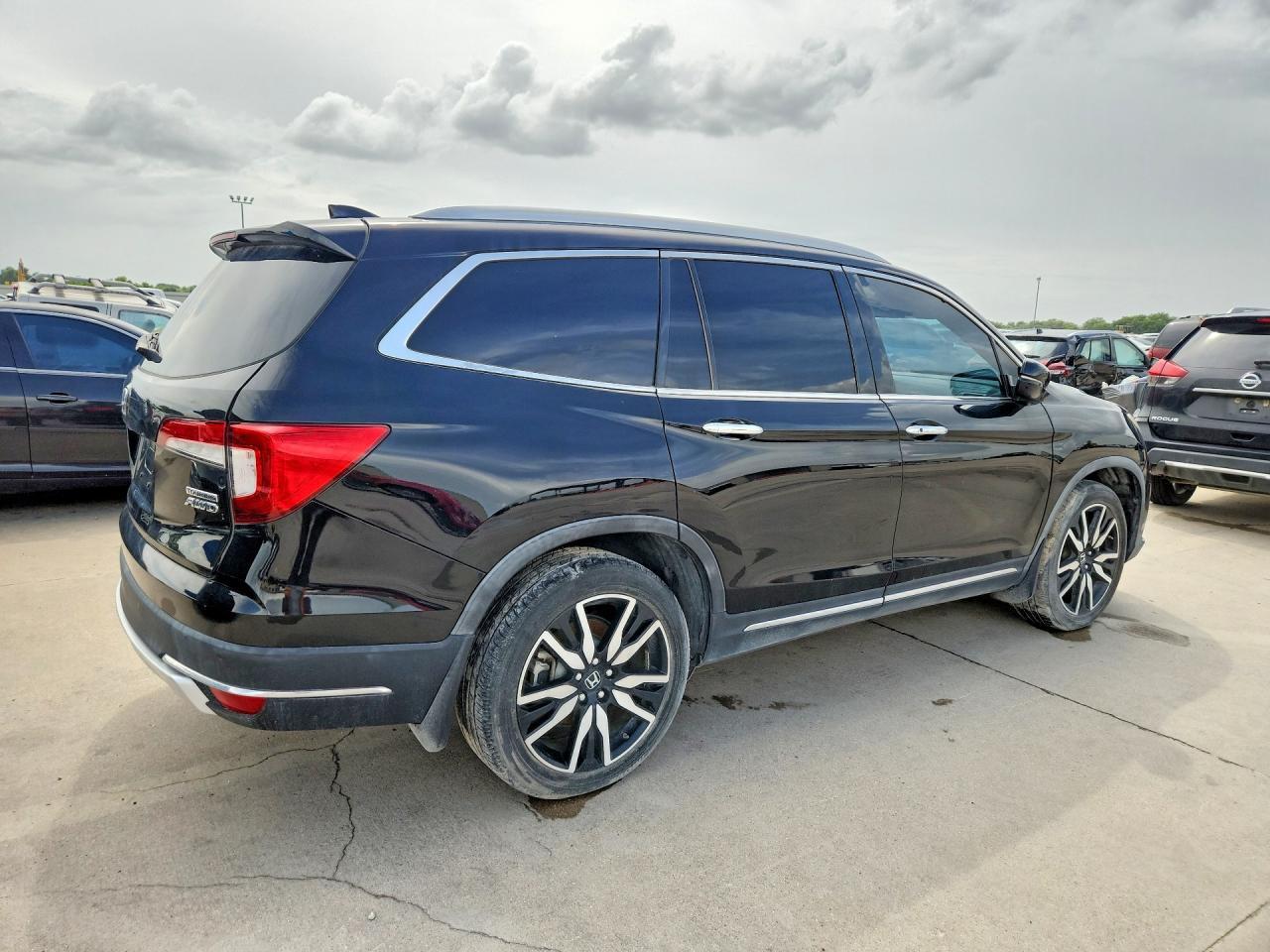 2019 Honda Pilot Touring - Image 3