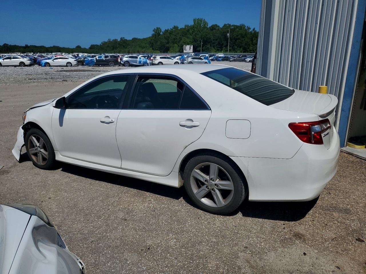 2014 Toyota Camry Se - Фото 2
