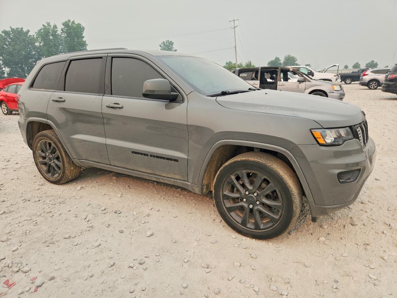 2020 Jeep Grand Cherokee Laredo - Image 4
