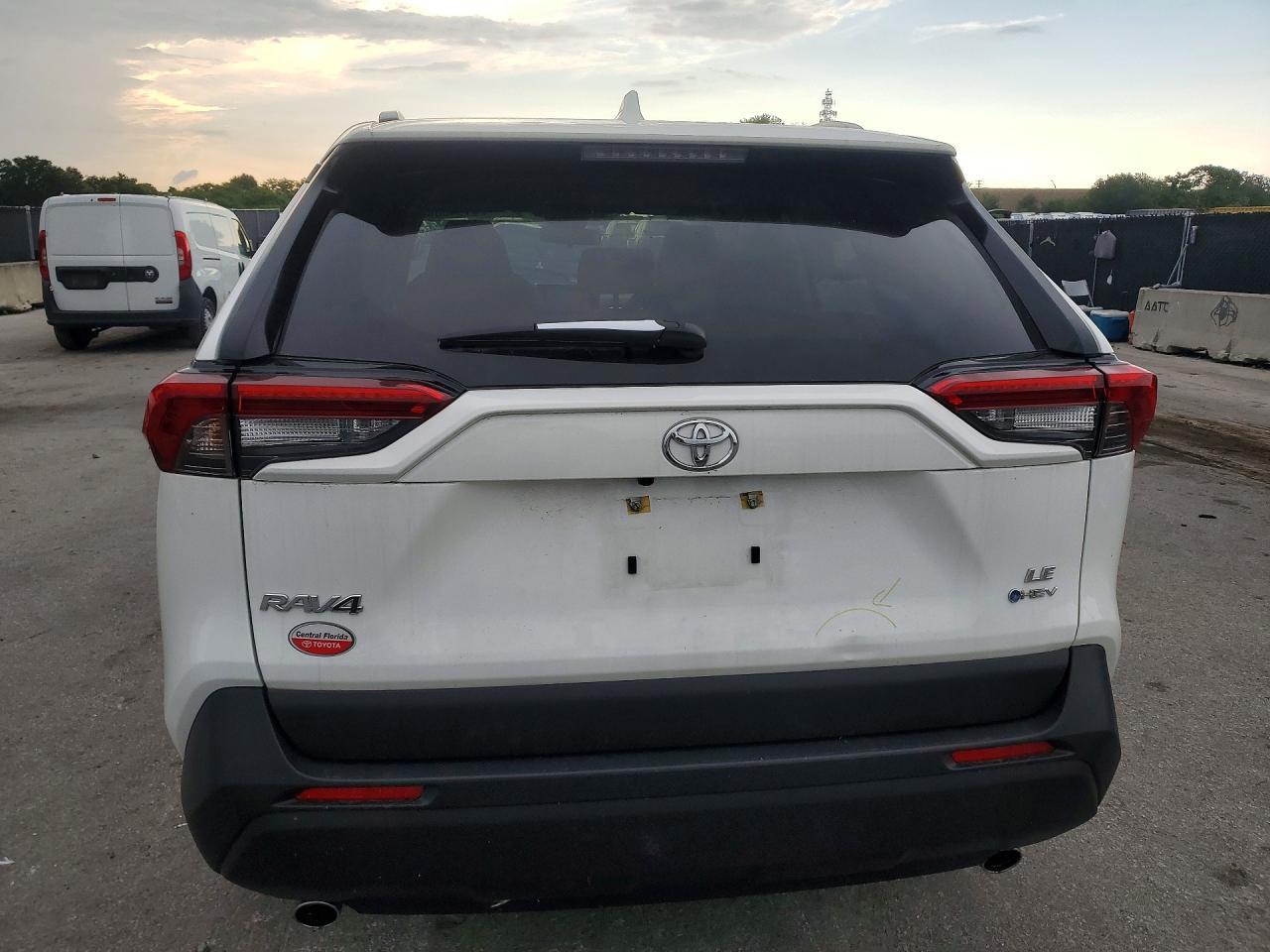 2025 Toyota Rav4 Le - Фото 6