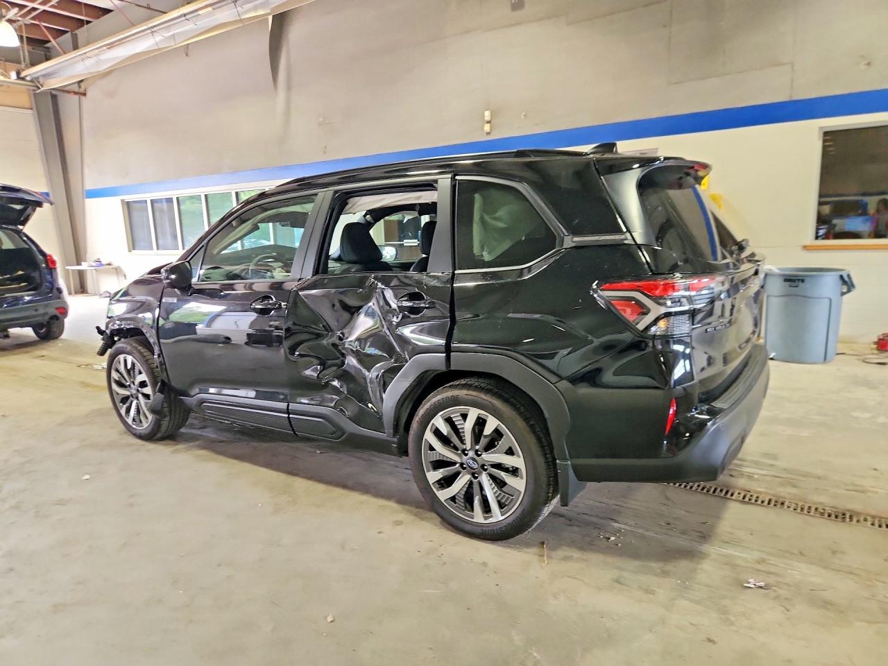 2025 Subaru Forester Touring - Фото 2
