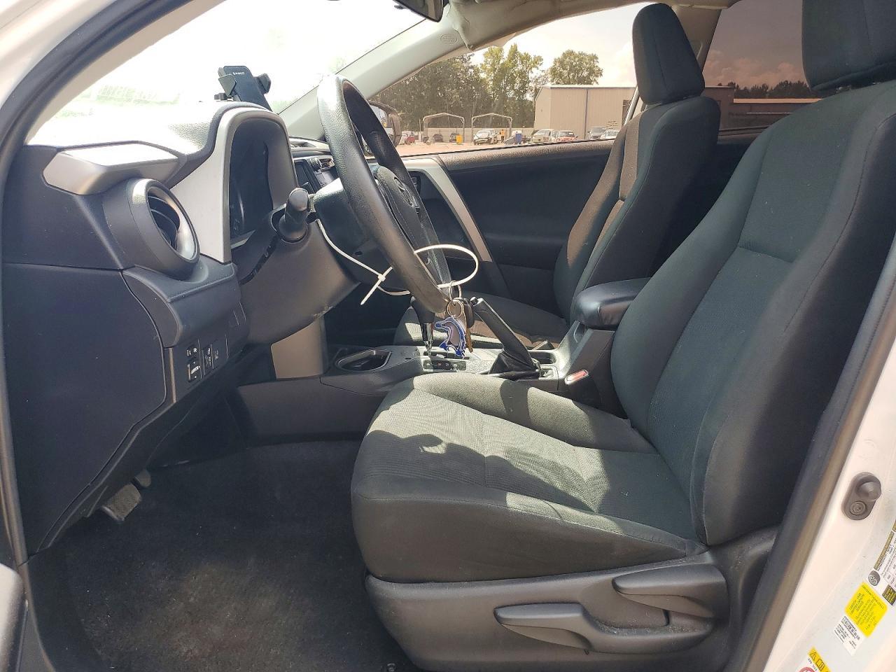 2018 Toyota Rav4 Le - Image 7