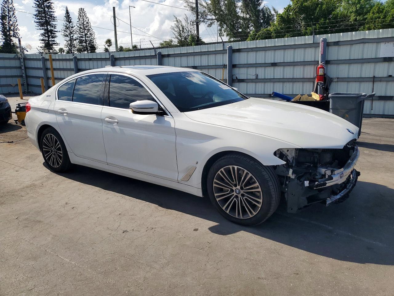2019 BMW 530E - Фото 4