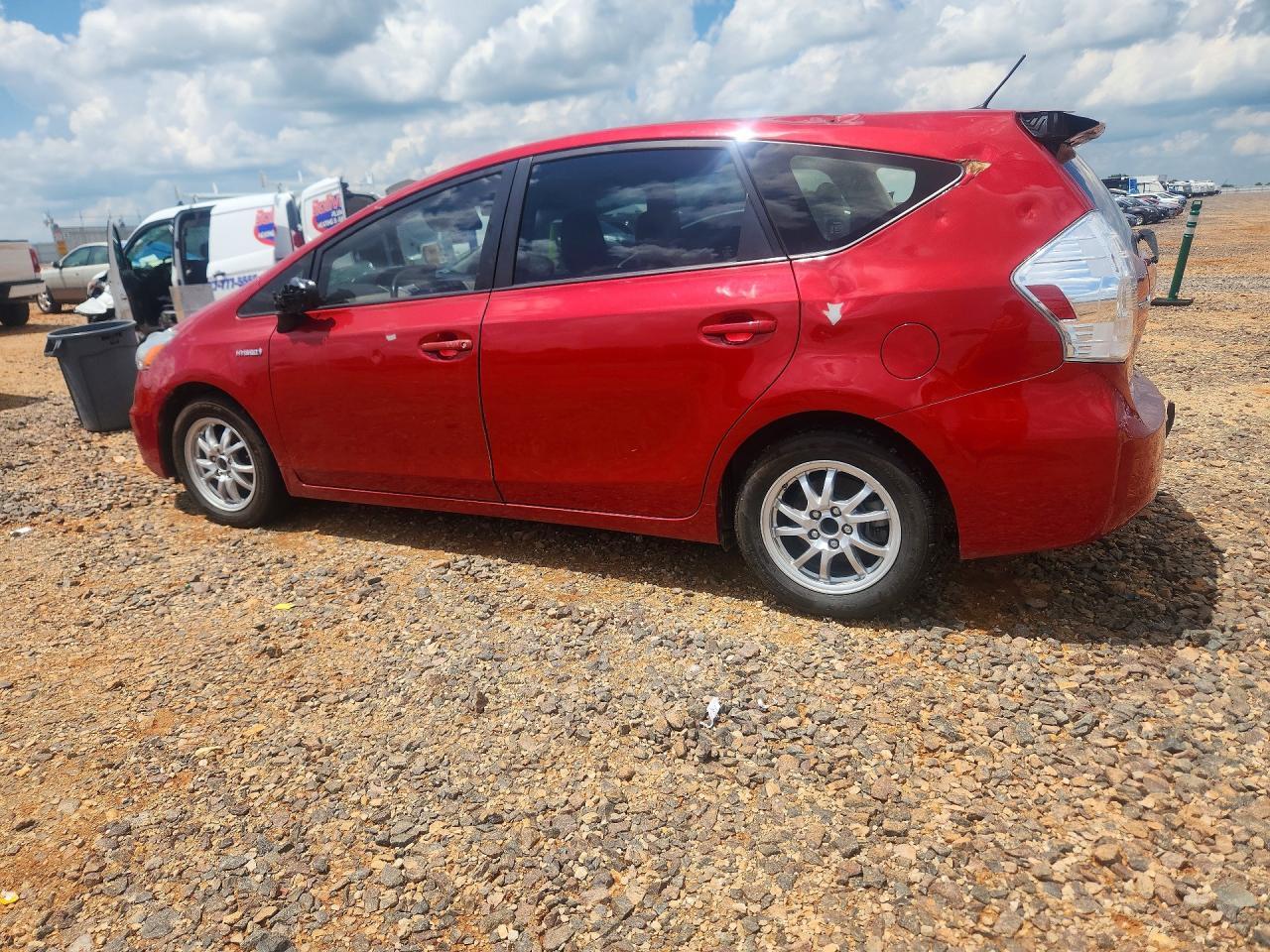 2013 Toyota Prius V Three - Фото 2