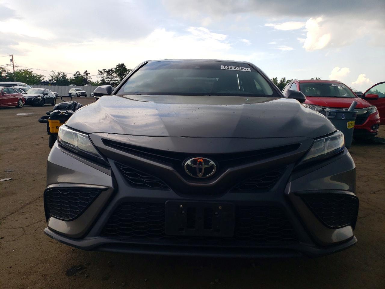2021 Toyota Camry Se - Image 5