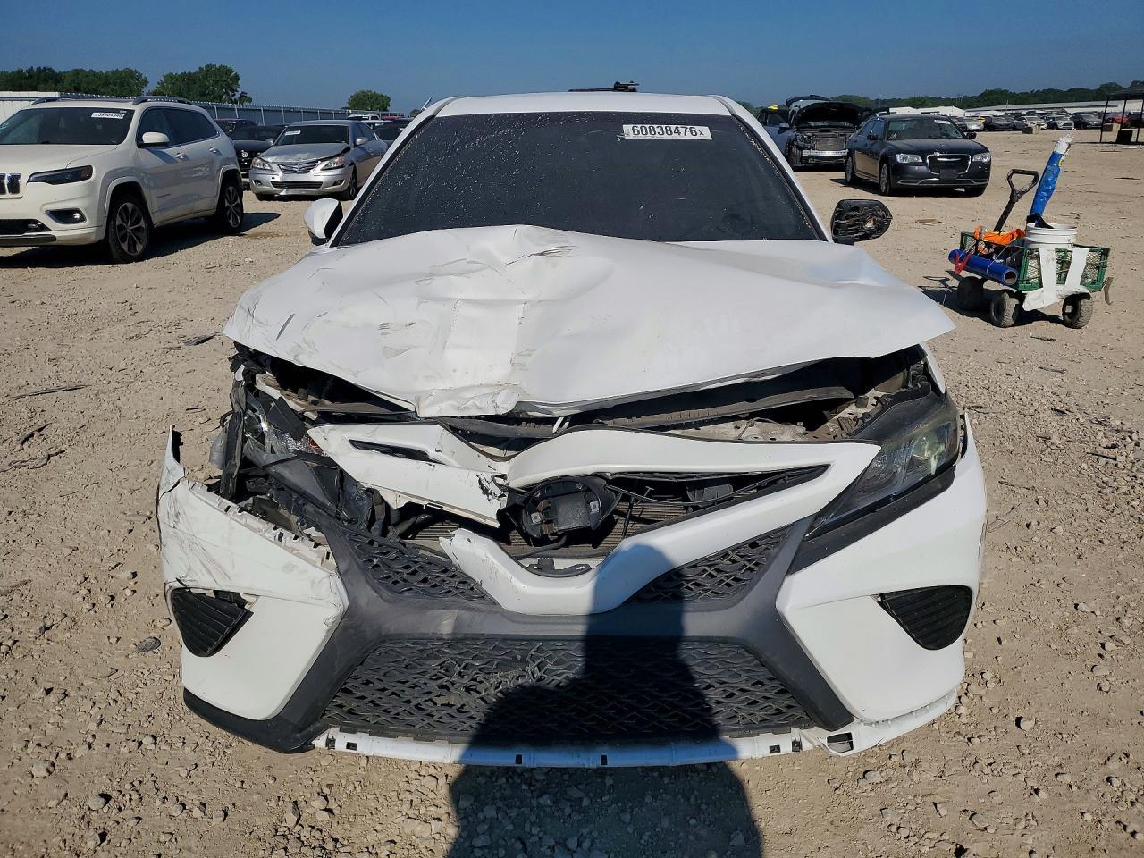 2019 Toyota Camry Se - Фото 5