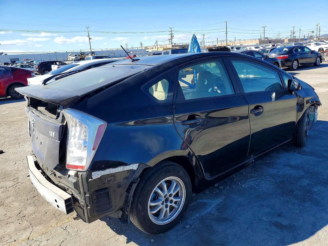 2011 Toyota Prius Three - Фото 3