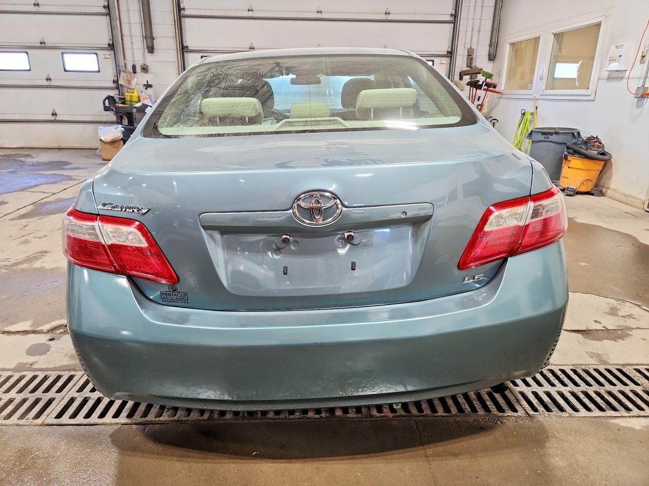 2009 Toyota Camry Le - Image 6