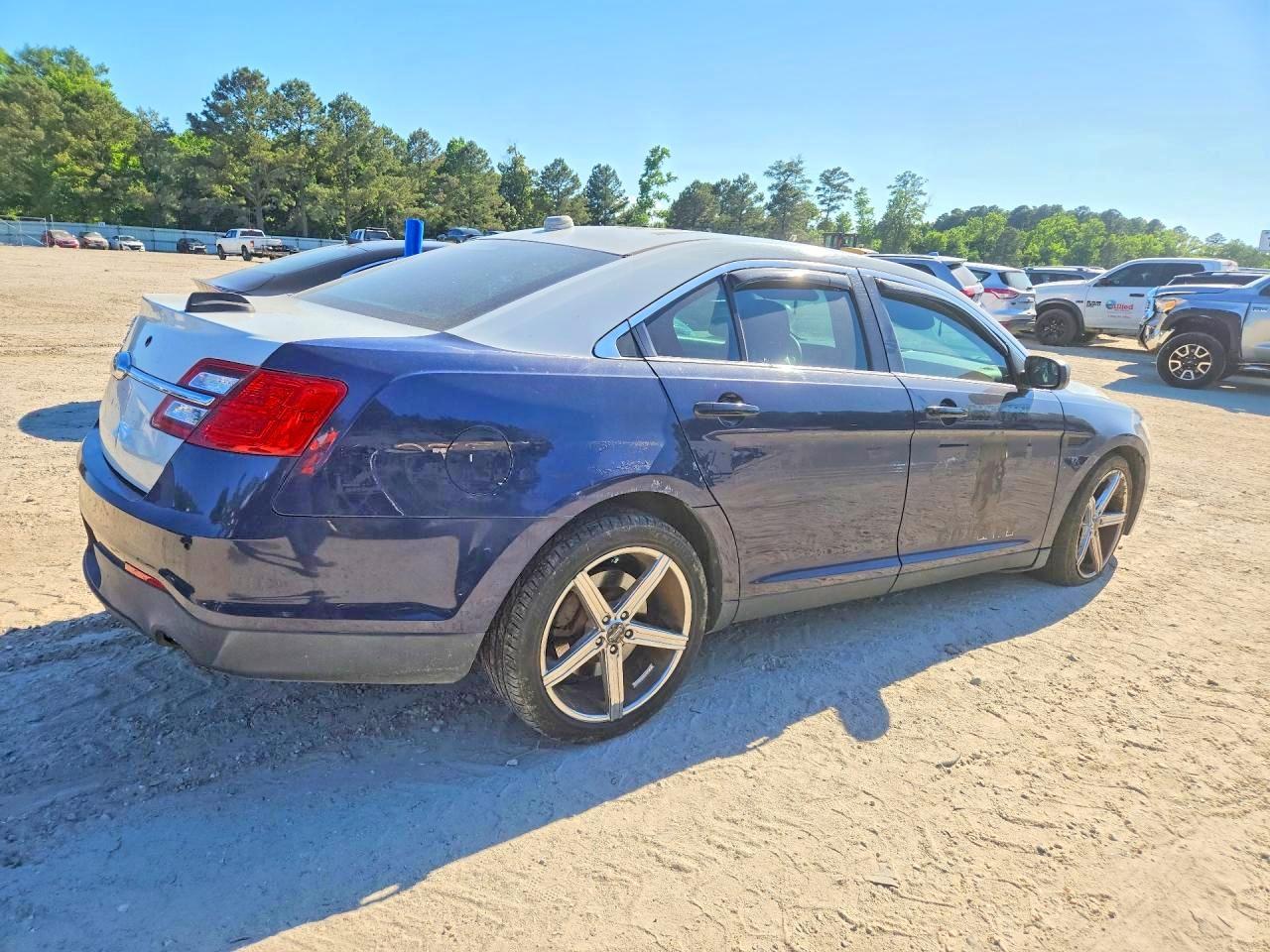2014 Ford Taurus Police - Фото 3