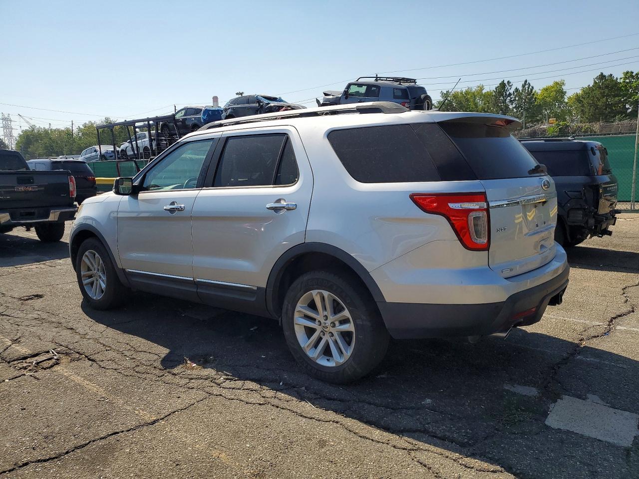 2011 Ford Explorer Xlt - Фото 2