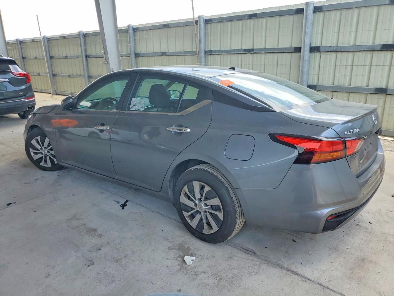 2020 Nissan Altima S - Image 2